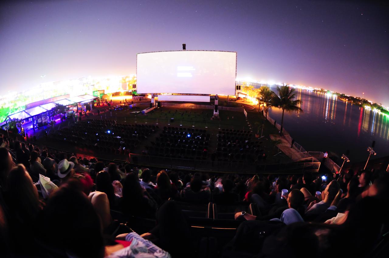 maior-tela-de-cinema-a-ceu-aberto-do-mundo-retorna-a-brasilia