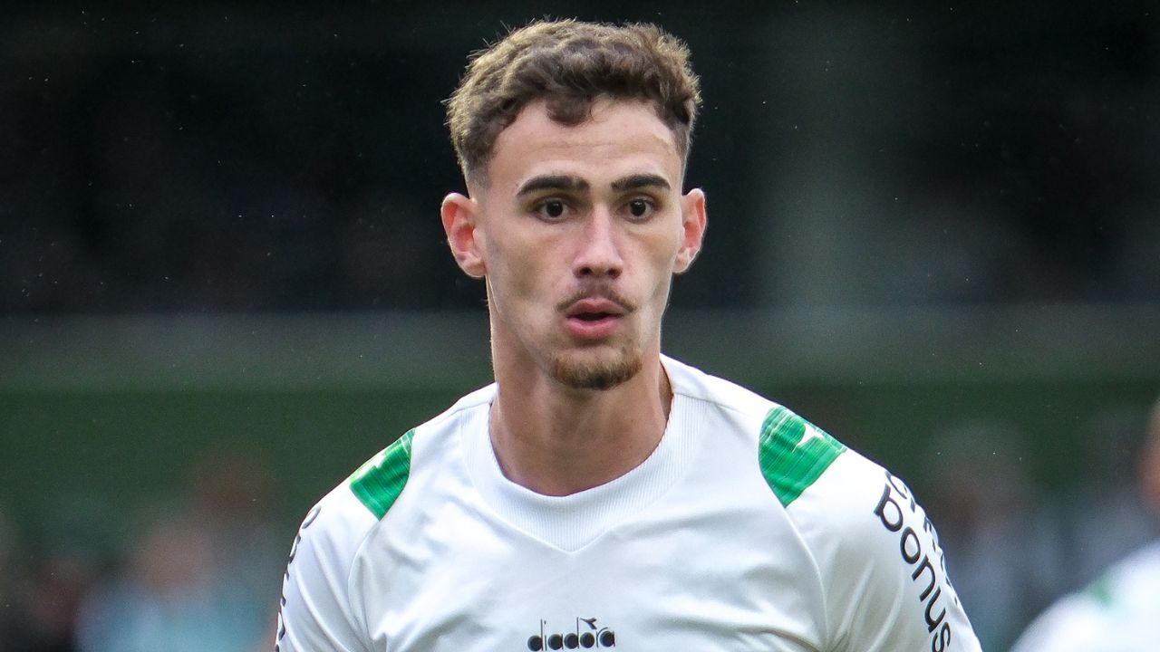 joia-do-coritiba-celebra-titularidade-e-relembra-drama-que-atrasou-estreia