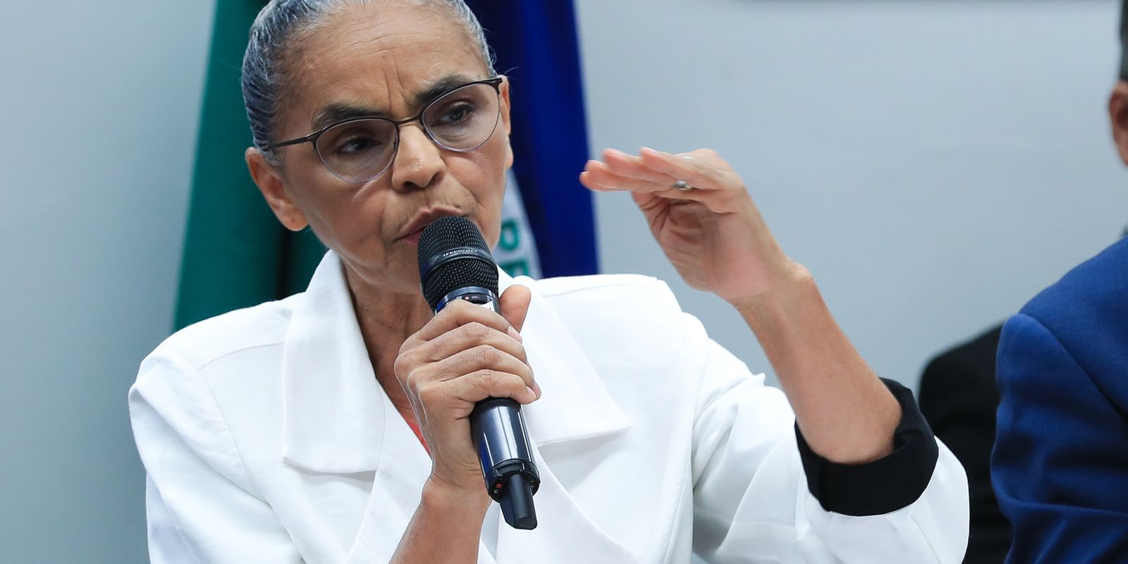 marina-silva-e-atendida-em-hospital-de-brasilia-por-queda-de-pressao