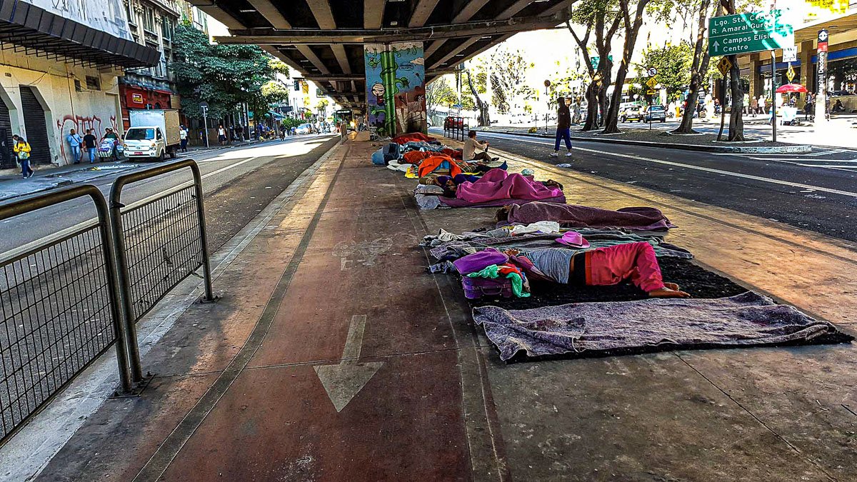mais-de-335-mil-pessoas-vivem-em-situacao-de-rua-no-brasil