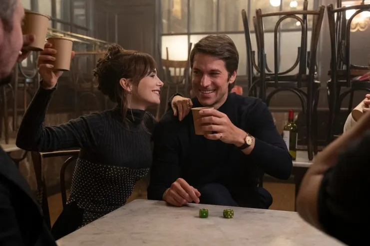 apos-criticar-producao-do-show,-ator-de-‘emily-in-paris’-e-confirmado-na-5a-temporada