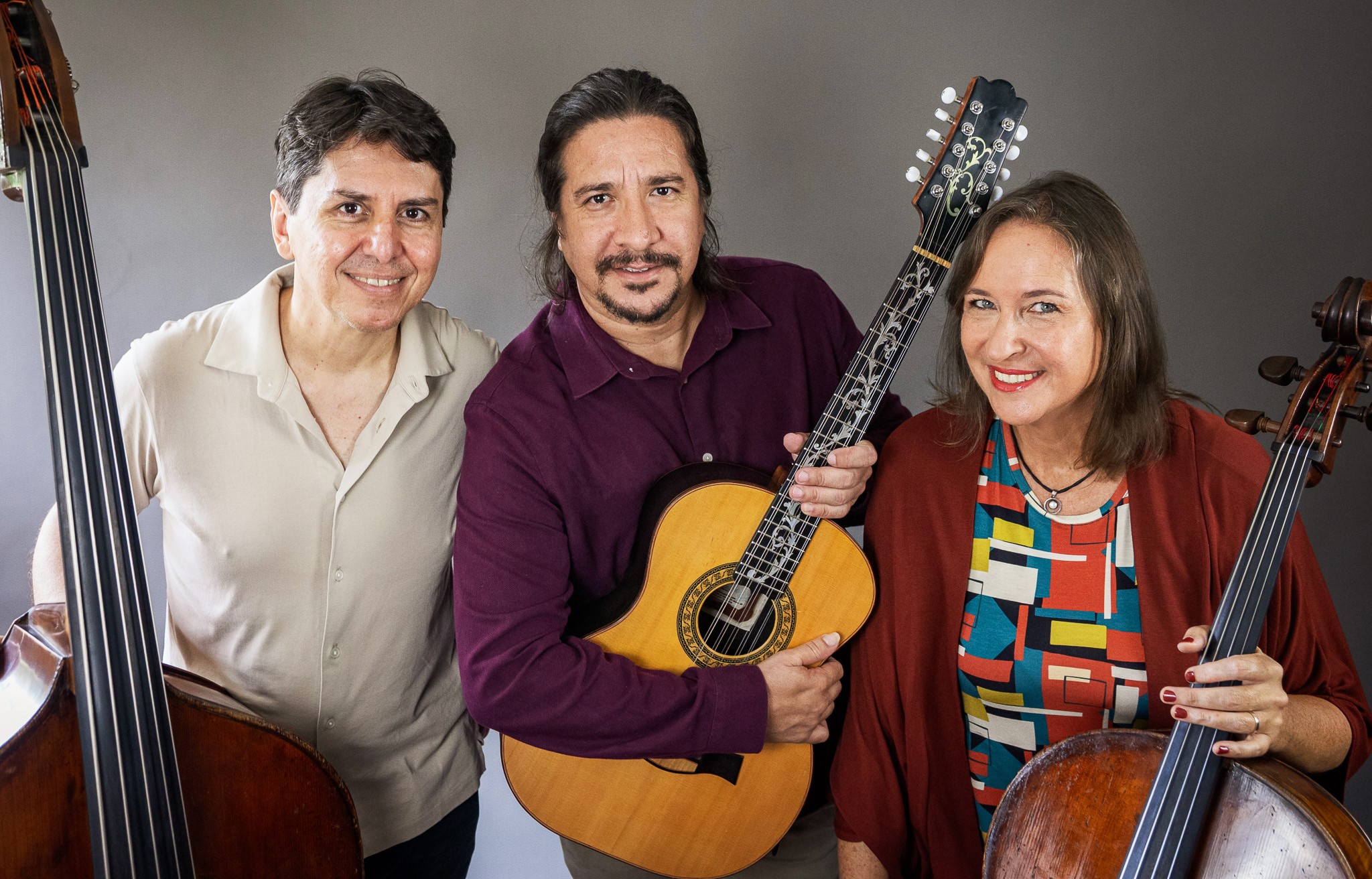 em-trio,-o-violeiro-neymar-dias-vai-de-beatles-a-villa-lobos-no-album-‘solar’
