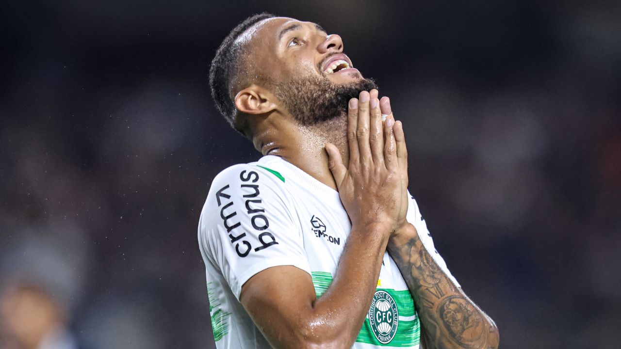 coritiba-e-castigado,-perde-chance-de-lideranca-e-ajuda-o-athletico