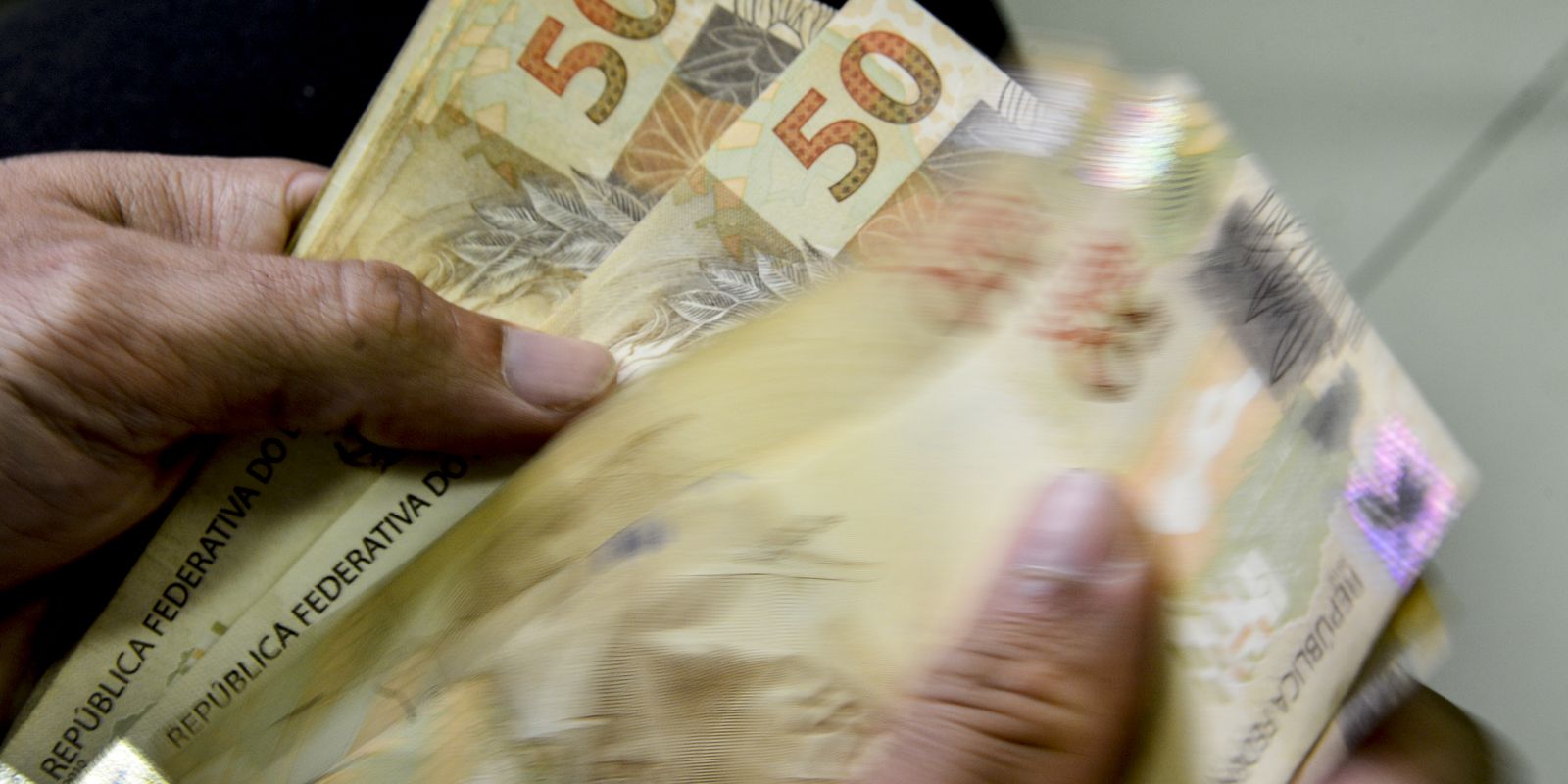 caixa-paga-bolsa-familia-a-beneficiarios-com-nis-de-final-4