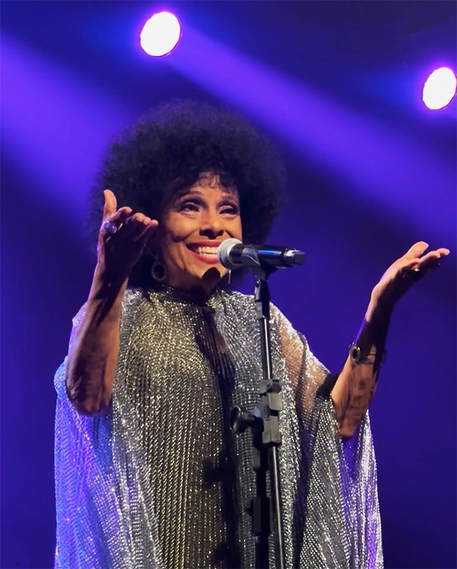 uma-noite-de-sonho,-samba-(e-carimbo)-para-eliana-pittman-em-show-no-rio…