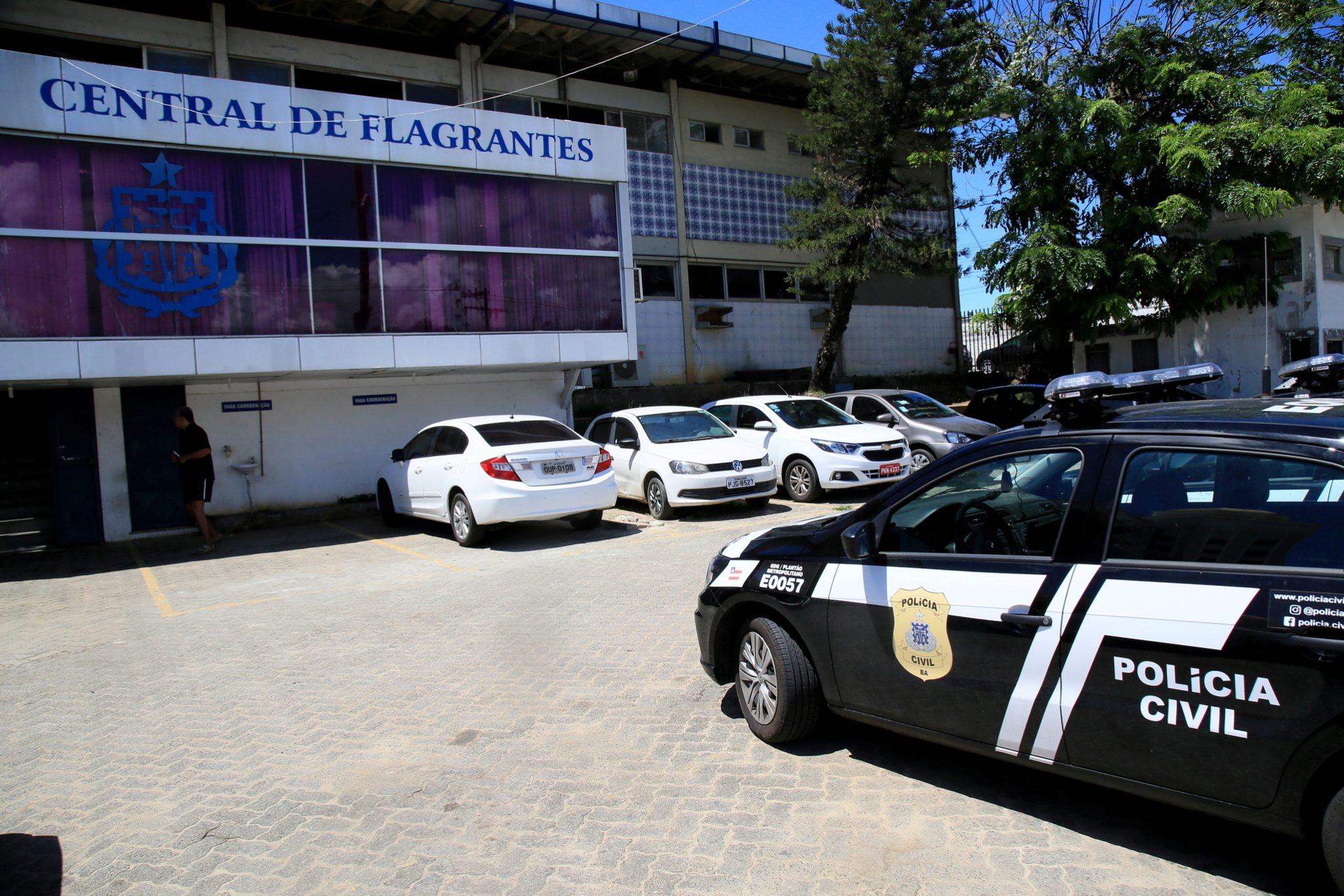 mulher-e-vitima-de-golpe-dentro-de-delegacia