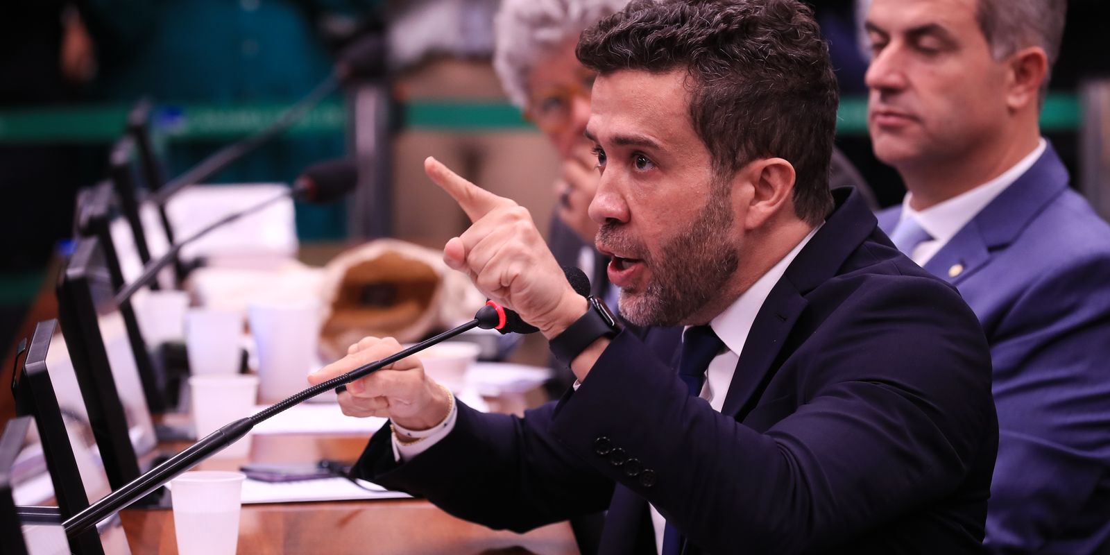 janones-e-suspenso-por-tres-meses-em-conselho-de-etica-da-camara