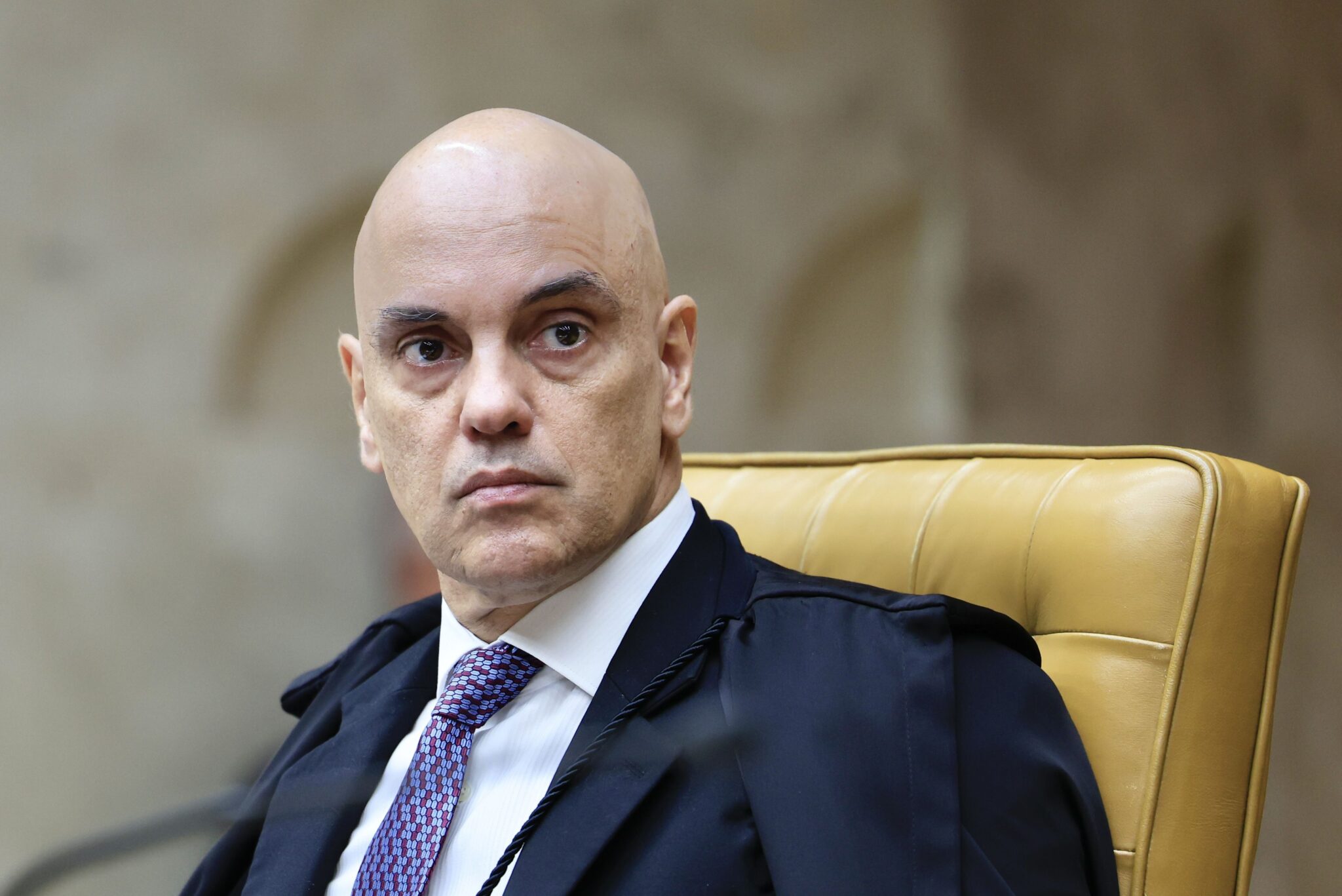 moraes-ordena-retirada-de-deputados-em-frente-ao-stf-e-proibe-acampamentos