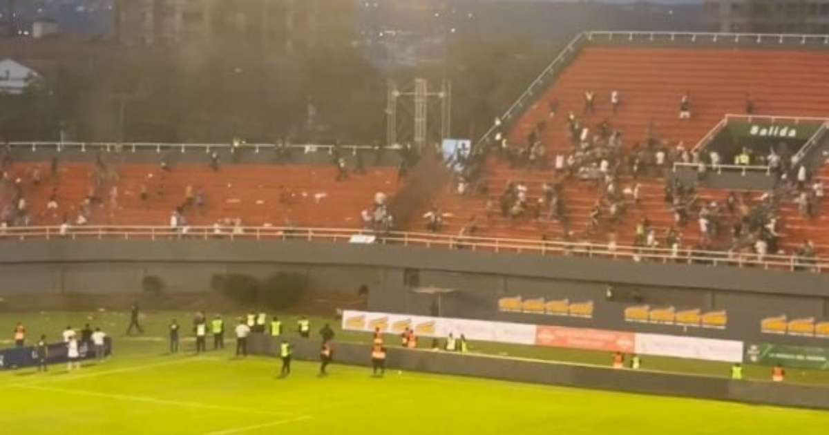 classico-no-paraguai-termina-com-cenas-de-selvageria-nas-arquibancadas