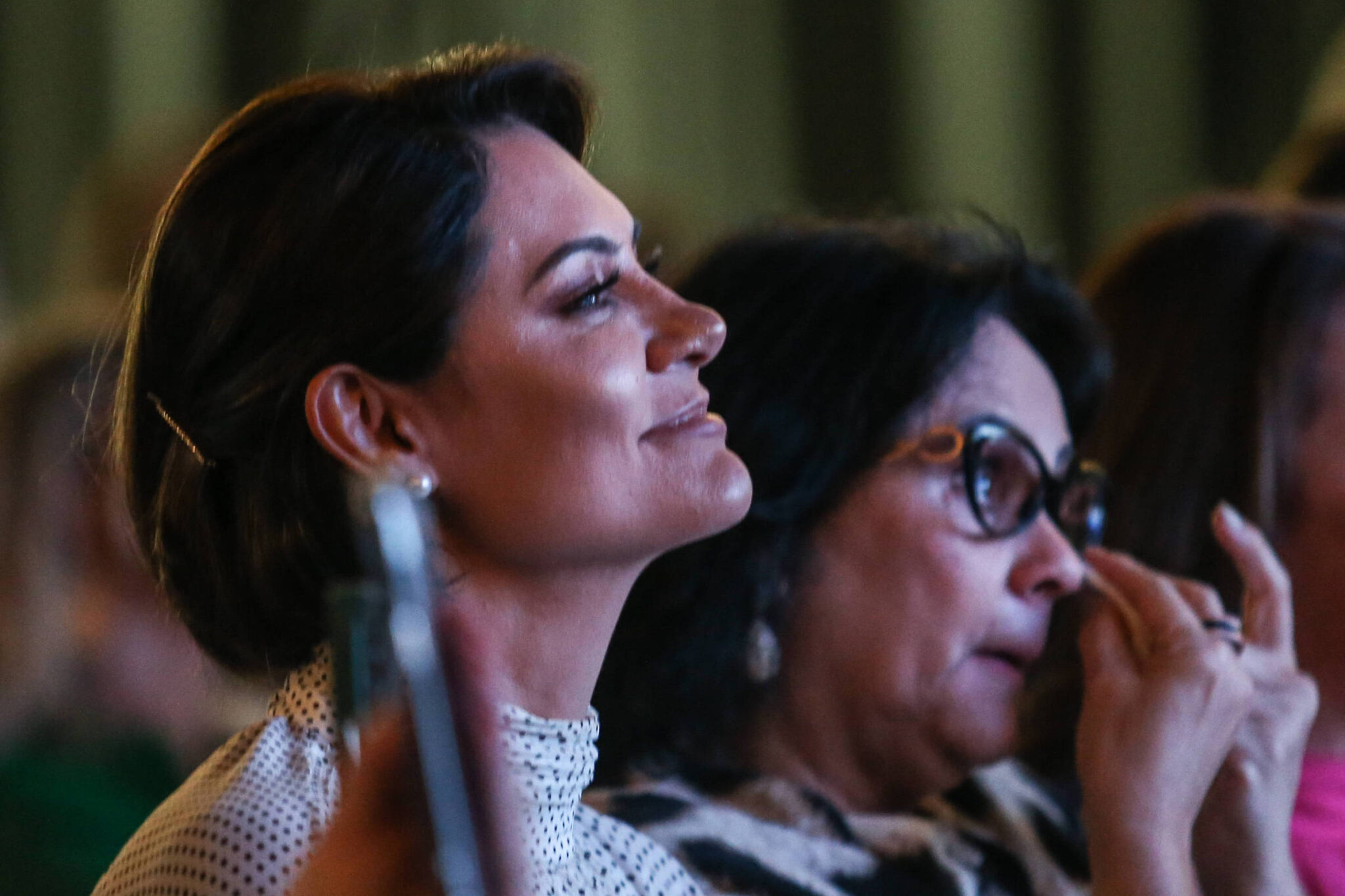 damares-diz-que-vai-abracar-e-orar-com-bolsonaro-na-vespera-do-julgamento