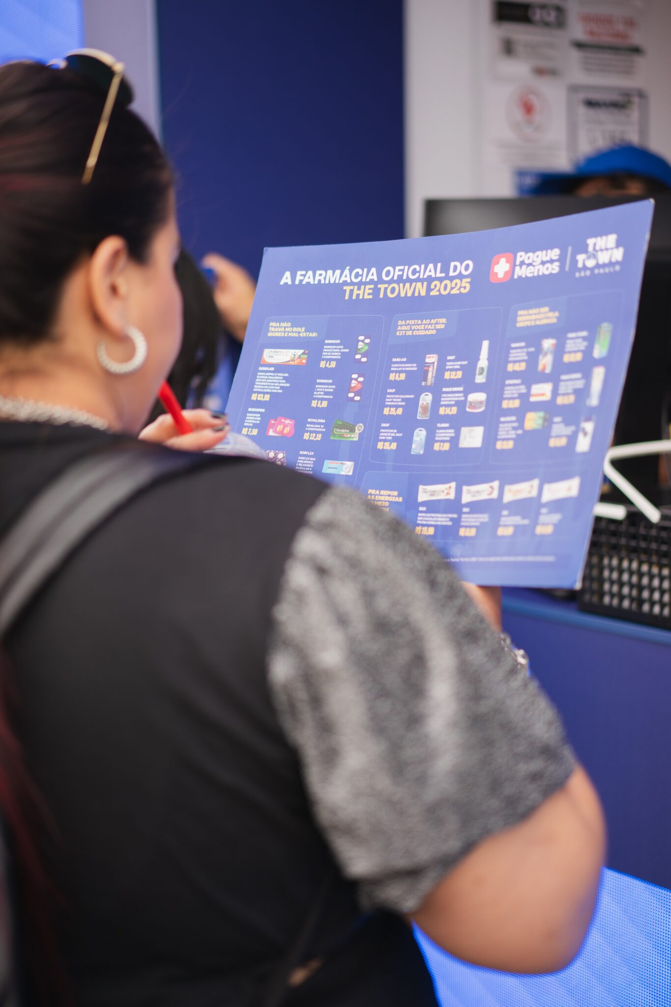 analgesicos,-funil-urinario-e-preservativos-de-brinde:-como-e-a-farmacia-do-the-town