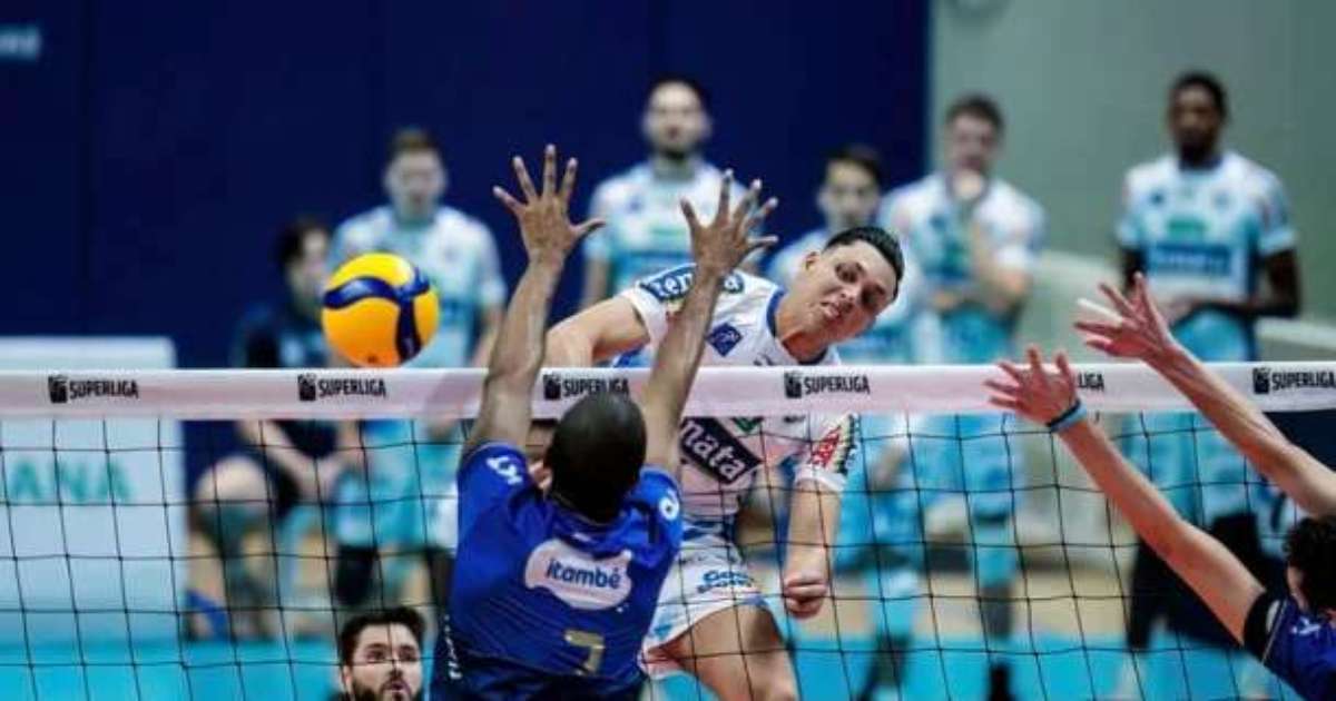 volei-renata-controla-as-acoes-e-bate-o-minas-em-bh