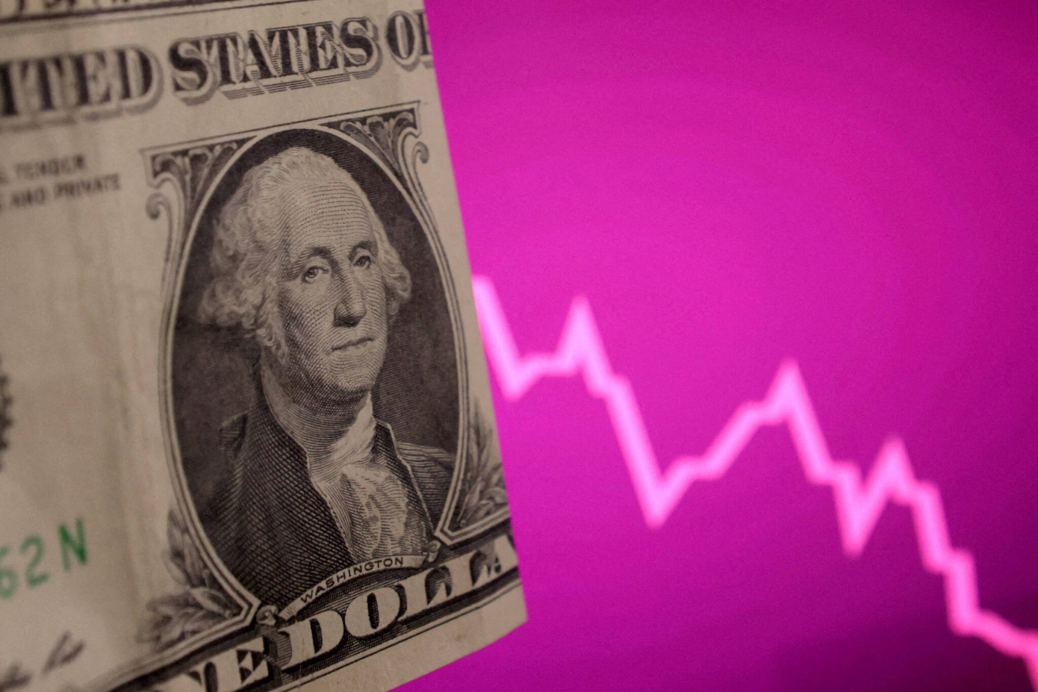 dolar-abre-em-leve-alta-nesta-segunda-feira