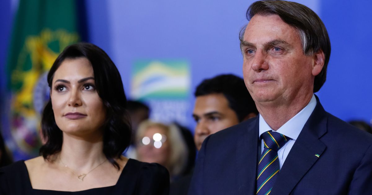 michelle-chega-ao-hospital-para-acompanhar-bolsonaro-e-pede-oracoes