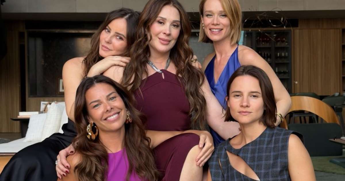 com-paolla-oliveira,-claudia-raia-festeja-59-anos-e-usa-look-de-r$-5-mil