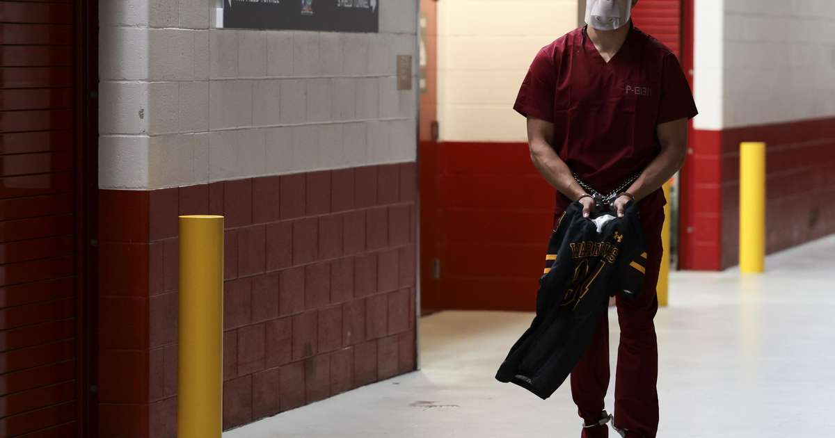 super-bowl-lx:-astro-do-patriots-chegou-descalco-e-algemado