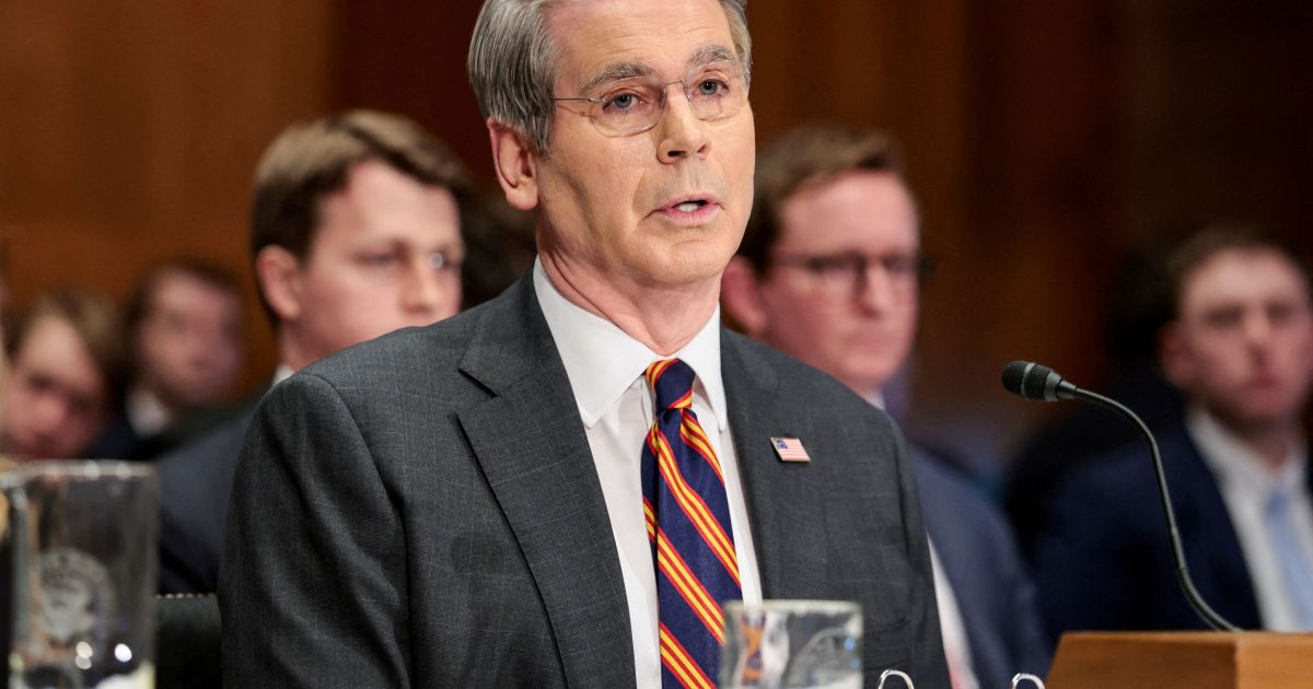 eua-podem-suspender-mais-sancoes-contra-petroleo-russo,-diz-bessent