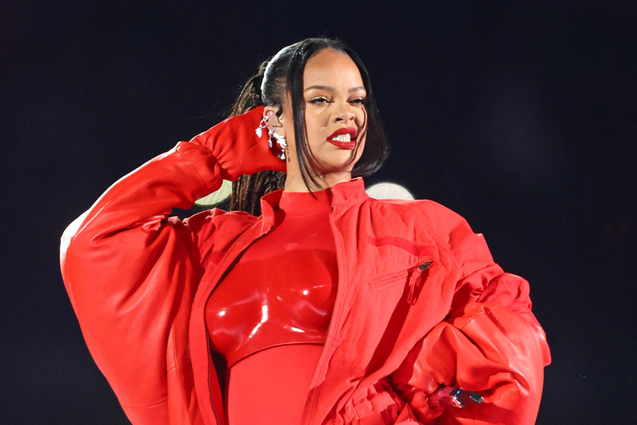 suspeita-de-atirar-na-casa-de-rihanna-vai-responder-a-acusacao-de-tentativa-de-homicidio