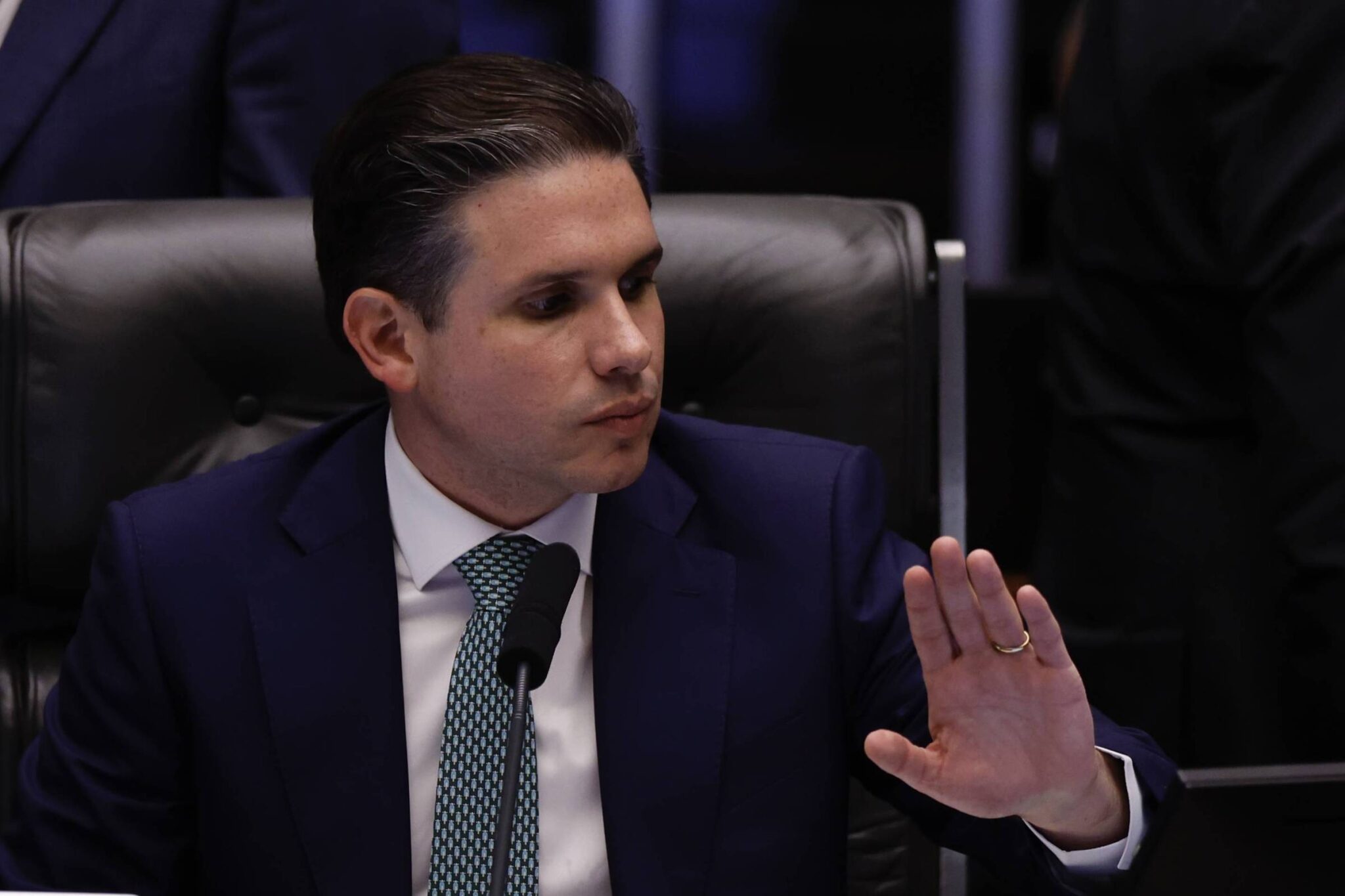 camara-dos-deputados-cria-crime-do-falso-advogado
