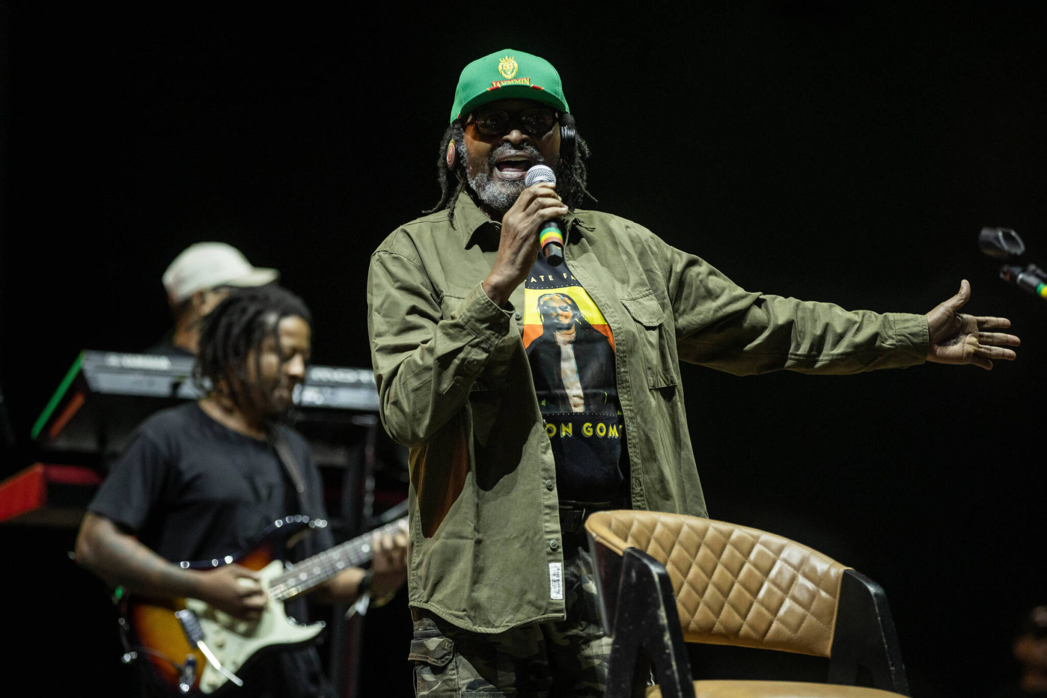 edson-gomes-canta-fogo-na-babilonia-e-faz-alegria-da-nacao-regueira-no-lollapalooza