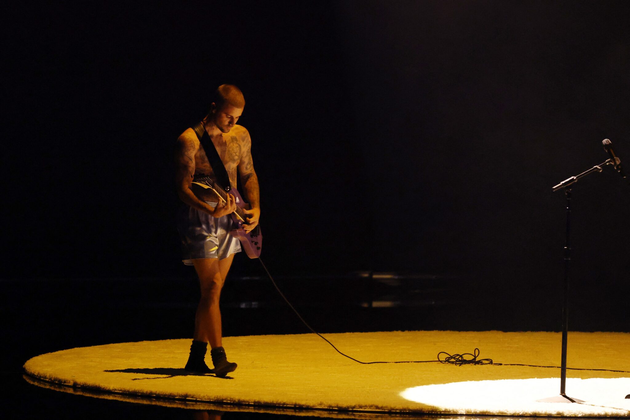 justin-bieber:-como-apresentacao-inusitada-gerou-debate-sobre-shows-pop-e-privilegio-masculino