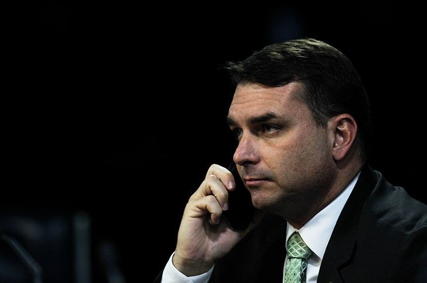 pl-tem-racha-e-enfrenta-dilema-sobre-palanque-de-flavio-bolsonaro-no-df