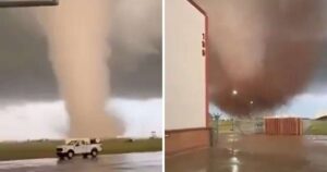 eua:-tornado-em-oklahoma-arranca-telhados-e-derruba-postes-de-energia;-veja-video