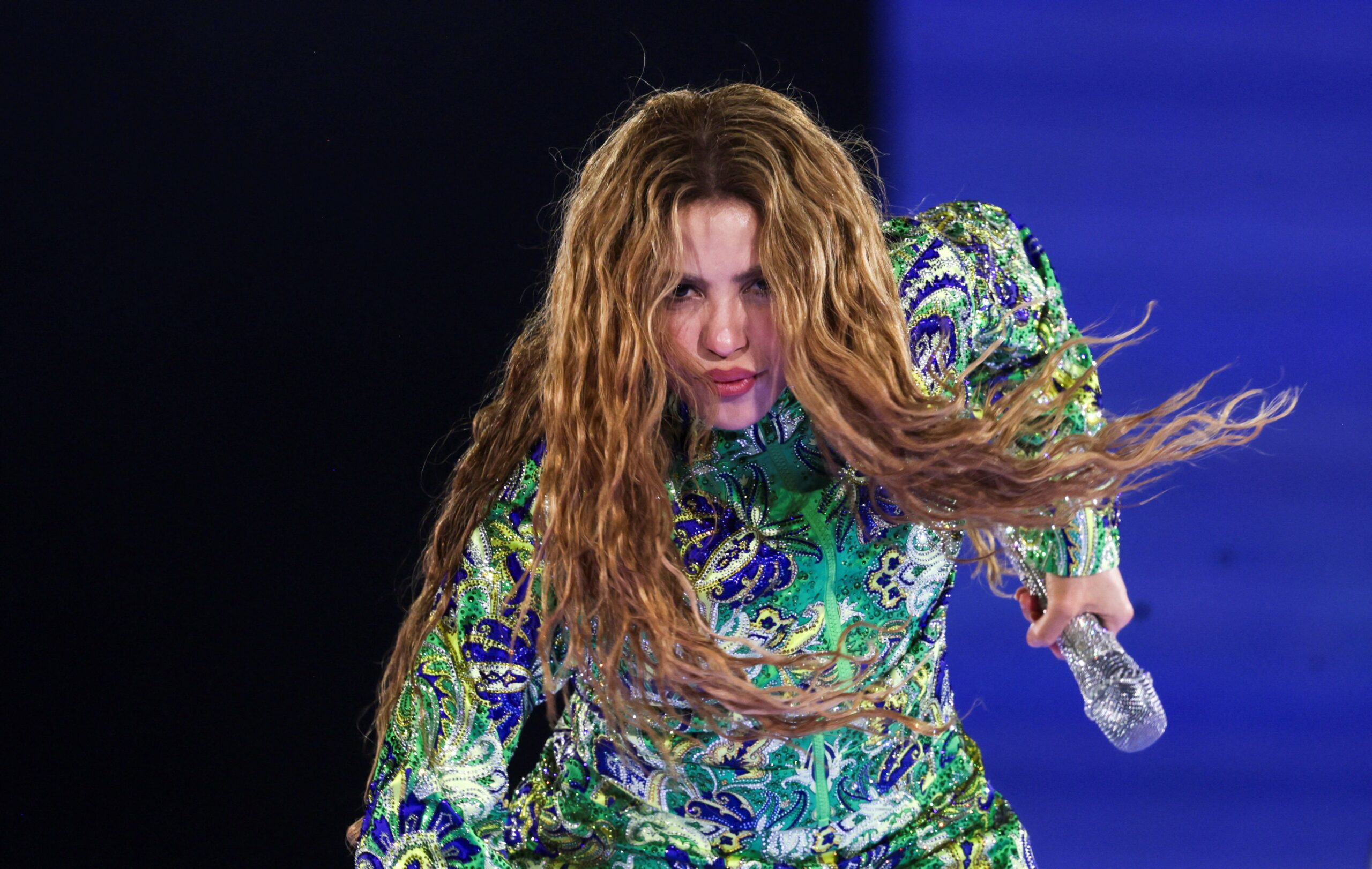 sob-a-lua-de-copacabana,-shakira-reune-sua-alcateia-em-noite-historica