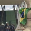 Moraes rejeita revisar pena de Débora do Batom, condenada pelo 8/1