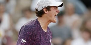 joao-fonseca-vira-sobre-croata-e-vai-encarar-djoko-em-roland-garros