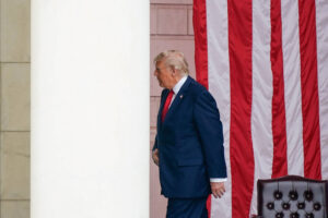 trump-esta-com-‘saude-excelente’,-mas-apresenta-inchaco-nas-pernas-e-precisa-perder-peso,-diz-medico