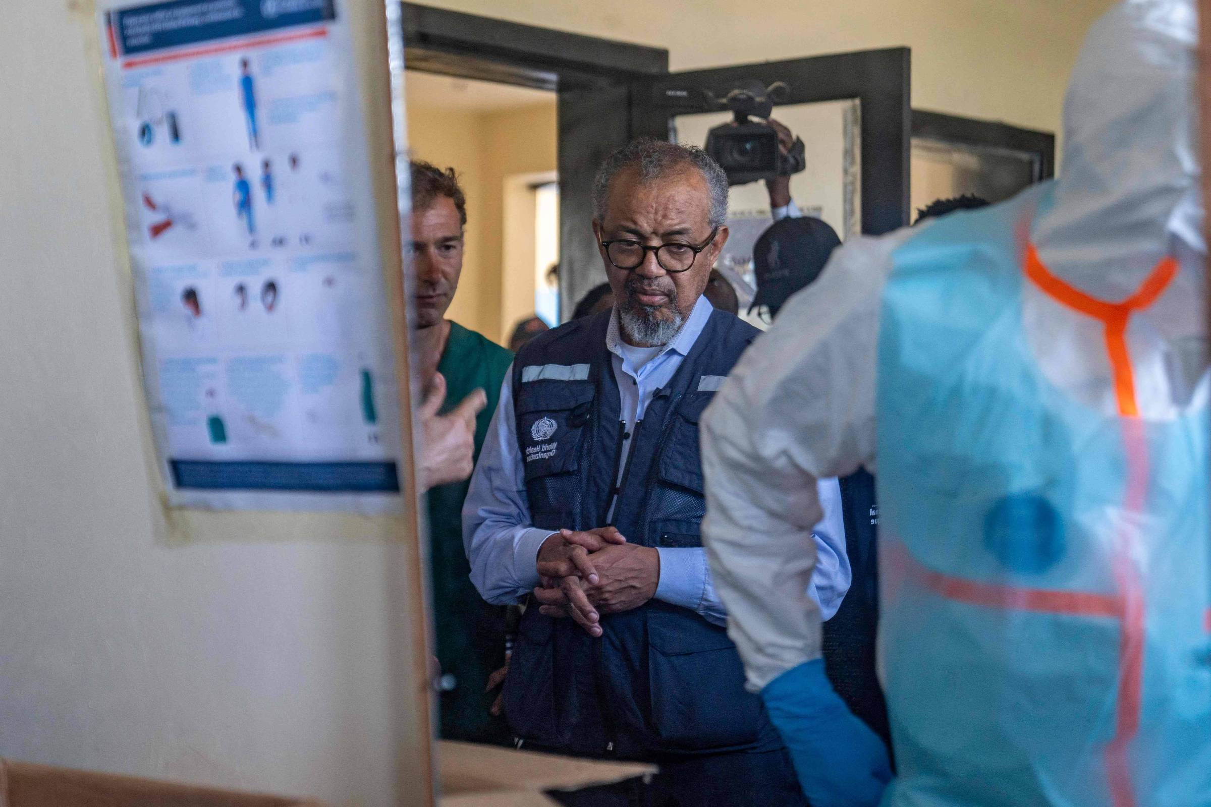 oms-reduz-de-906-para-116-numero-de-casos-suspeitos-de-ebola-na-rdc-e-uganda