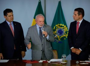 lula-deve-vetar-projeto-que-amplia-deputados-na-camara;-prazo-termina-nesta-quarta-(16)