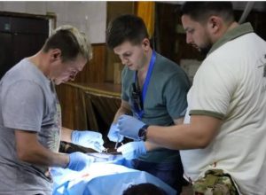 o-ginecologista-na-ucrania-que-percorre-a-linha-de-frente-da-guerra-para-ajudar-mulheres