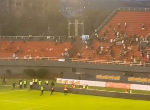 classico-no-paraguai-termina-com-cenas-de-selvageria-nas-arquibancadas