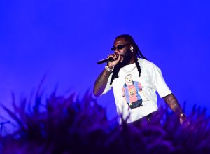 burna-boy-conquista-fas-de-travis-scott-com-batidas-africanas-pesadas-e-irresistiveis