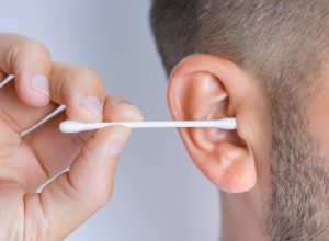 veja-o-que-pode-acontecer-se-voce-limpar-seus-ouvidos-com-um-cotonete