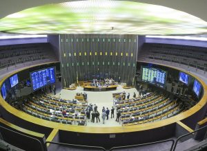 parlamentares-se-dividem-entre-apoios-e-criticas-a-prisao-de-bolsonaro
