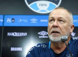 mano-deixa-futuro-com-a-direcao-do-gremio:-“nao-vai-partir-do-treinador”