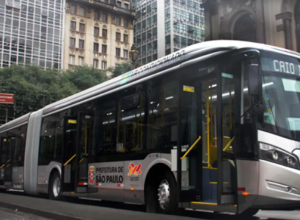 sem-receber-13o-salario,-motoristas-de-onibus-de-sp-entram-em-greve