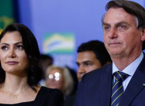 michelle-chega-ao-hospital-para-acompanhar-bolsonaro-e-pede-oracoes