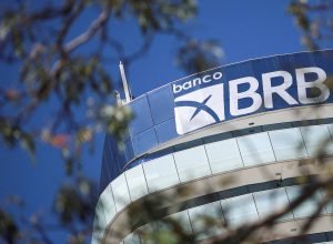 acoes-do-brb-cairam-36%-desde-que-bc-barrou-compra-do-master