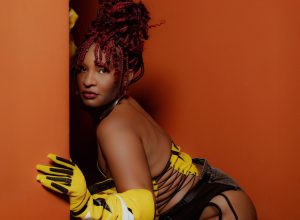 larissa-luz-demole-preconceitos-raciais-e-sexuais-de-antigos-carnavais-no-tom-inclusivo-do-single-foliao-‘marchona’