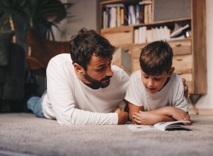 gene-influencia-pais-a-serem-carinhosos-ou-violentos,-mostra-pesquisa