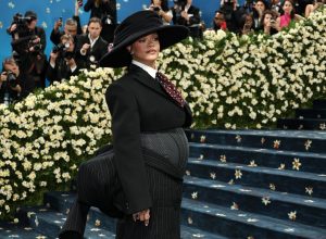 casa-de-rihanna-em-beverly-hills-e-alvo-de-disparos;-suspeita-e-detida