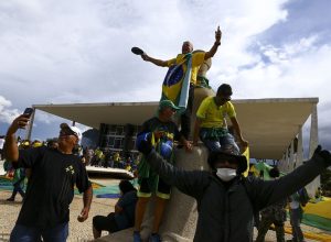 argentina-concede-refugio-permanente-a-condenado-pelo-8-de-janeiro