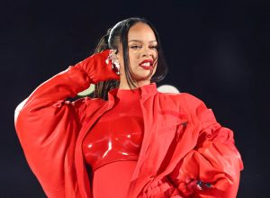 suspeita-de-atirar-na-casa-de-rihanna-vai-responder-a-acusacao-de-tentativa-de-homicidio