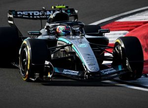 f1:-antonelli-sofre-punicao-apos-largada-desastrosa-e-batida-na-sprint-da-china