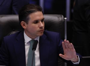 camara-dos-deputados-cria-crime-do-falso-advogado