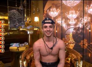 bbb-26:-web-se-diverte-com-juliano-floss-chamando-tadeu-de-“safado”